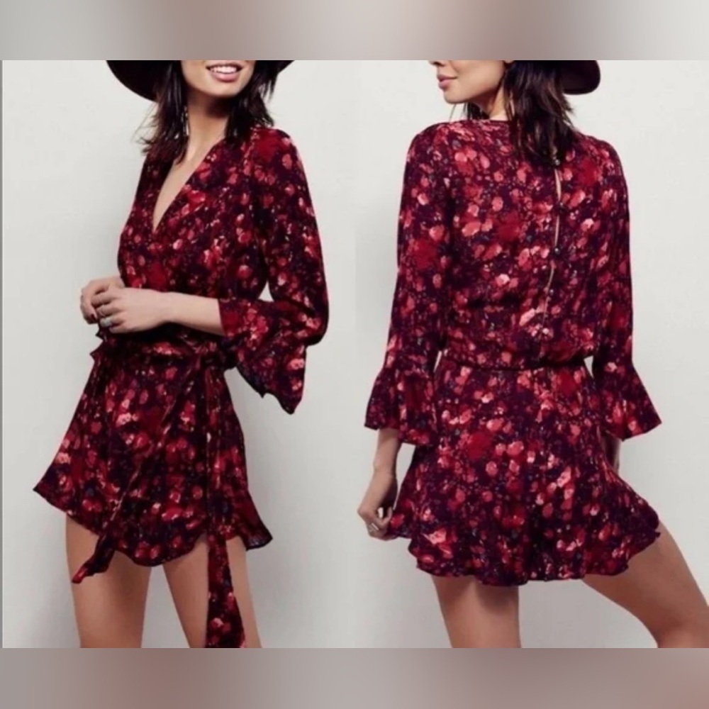Free People All The Right Ruffles in Wild Moon Floral Romper Size XS OB397455.